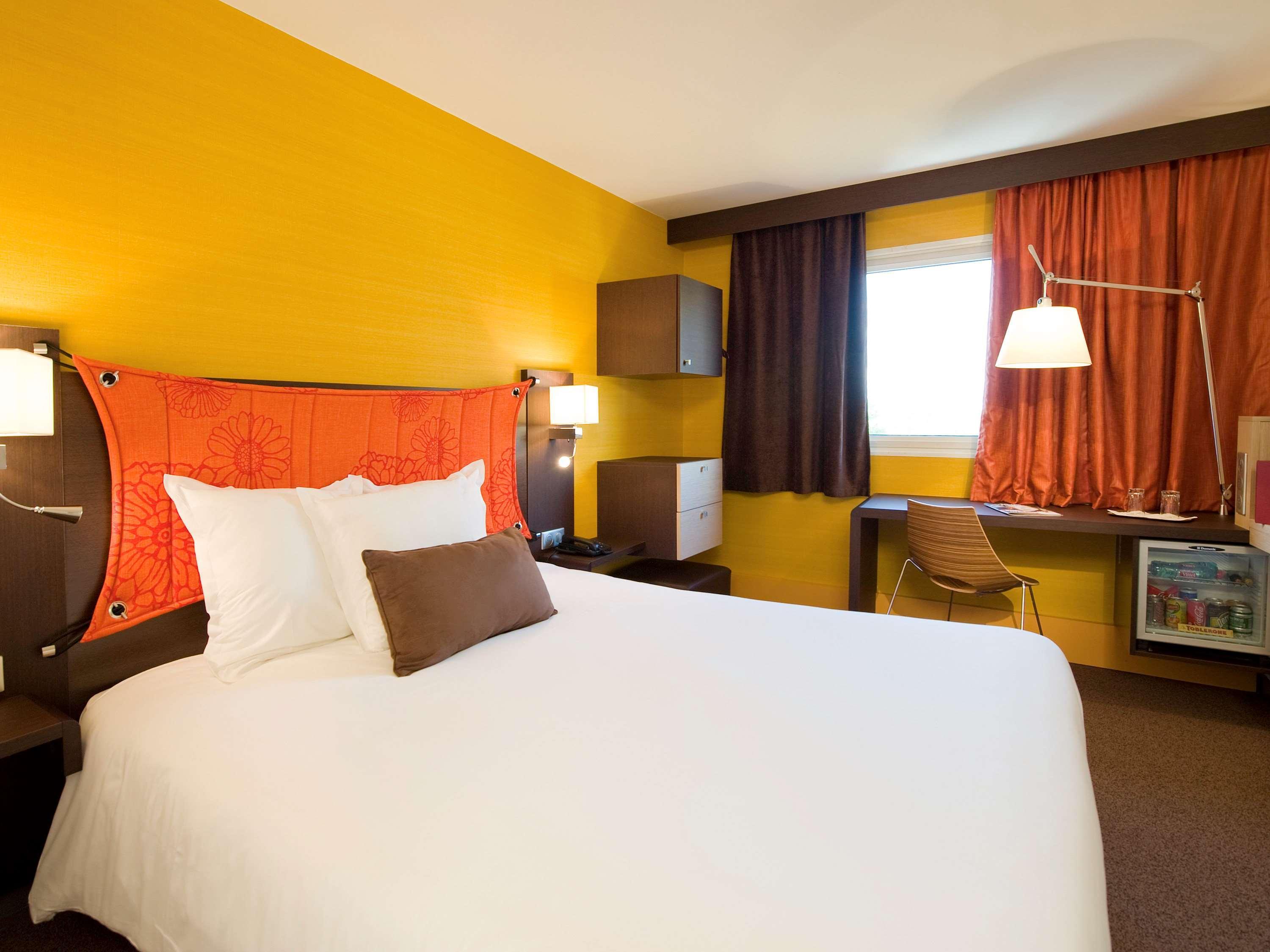 Mercure Paris Porte De Пантен Екстериор снимка