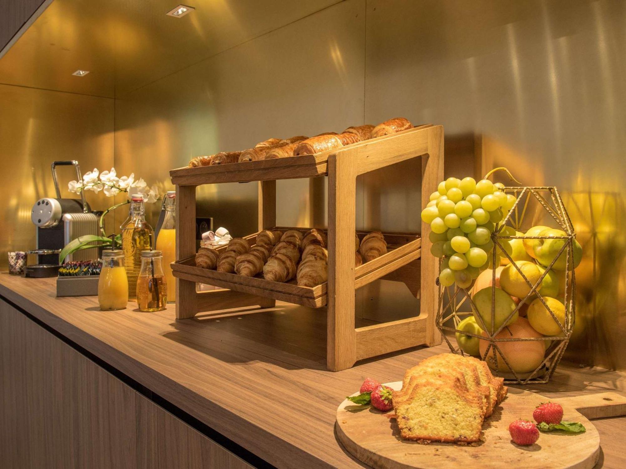 Mercure Paris Porte De Пантен Екстериор снимка